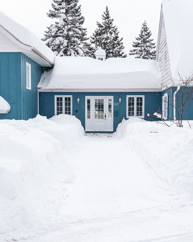 On-Demand Service<br />
<br />
<i>Need snow cleared right now?<br />
Book snow shovelling only when you need it -<br />
no contracts, no commitments.</i><br />
